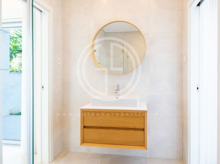 Image No.16-5 Bed House for sale