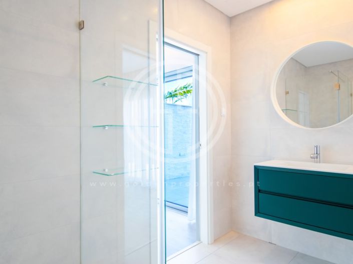 Image No.18-5 Bed House for sale