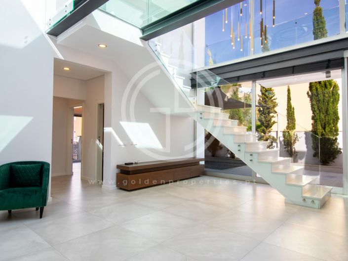 Image No.3-5 Bed House for sale