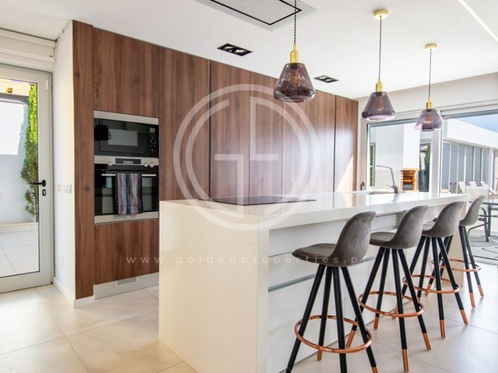 Image No.6-5 Bed House for sale