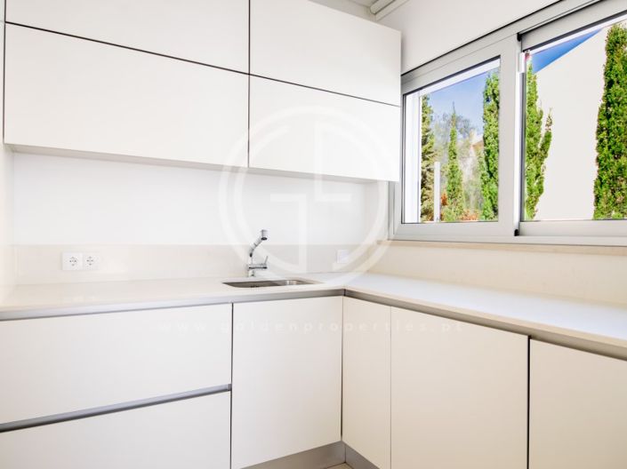 Image No.7-5 Bed House for sale