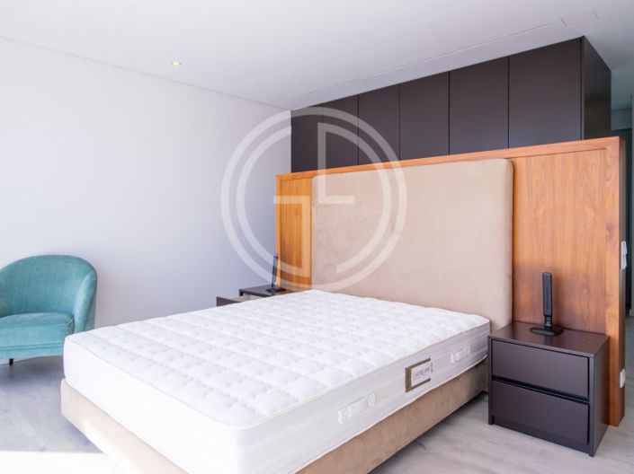 Image No.8-5 Bed House for sale