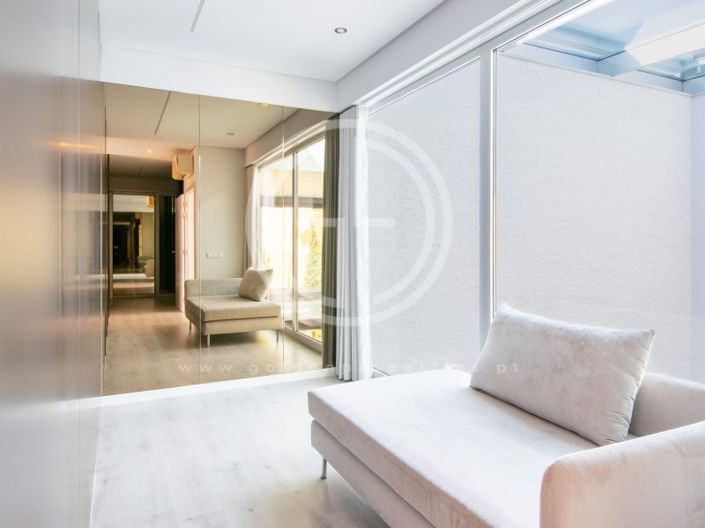 Image No.9-5 Bed House for sale