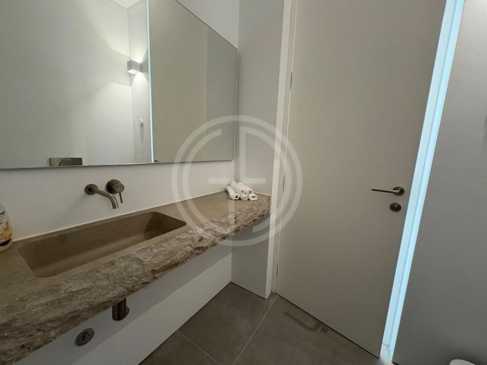 Image No.14-3 Bed House for sale