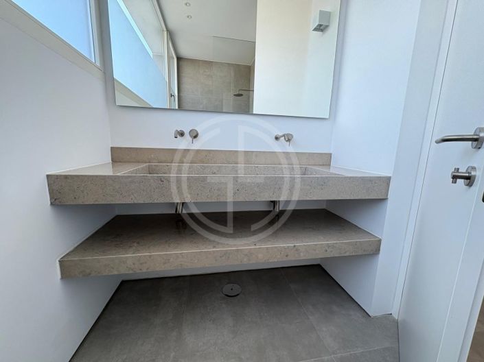 Image No.15-3 Bed House for sale