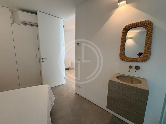 Image No.21-3 Bed House for sale