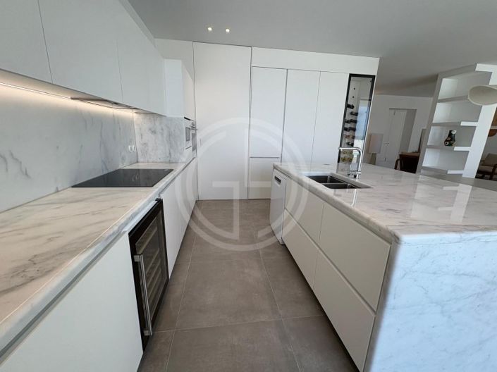Image No.9-3 Bed House for sale