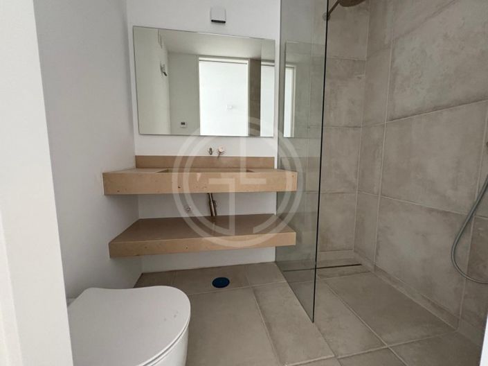 Image No.10-4 Bed House for sale