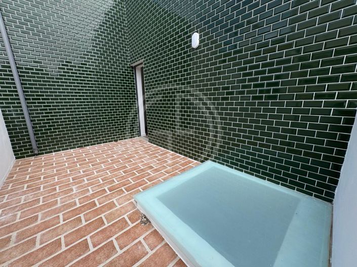 Image No.8-3 Bed House for sale