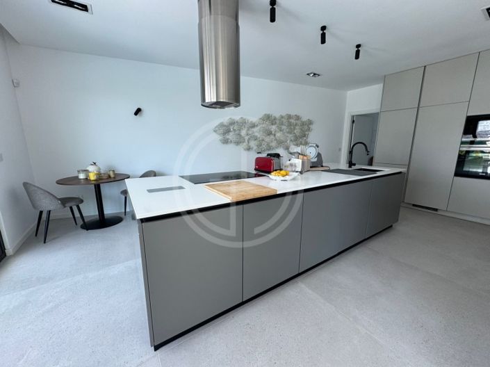 Image No.13-5 Bed House for sale
