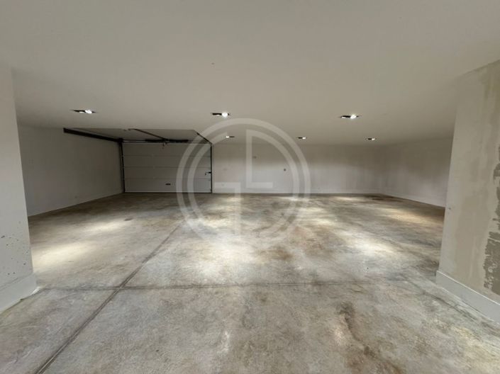 Image No.27-5 Bed House for sale