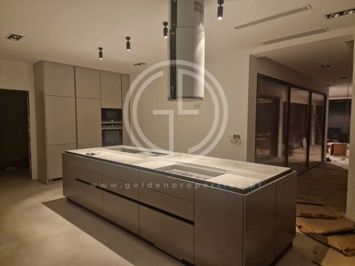 Image No.3-5 Bed House for sale