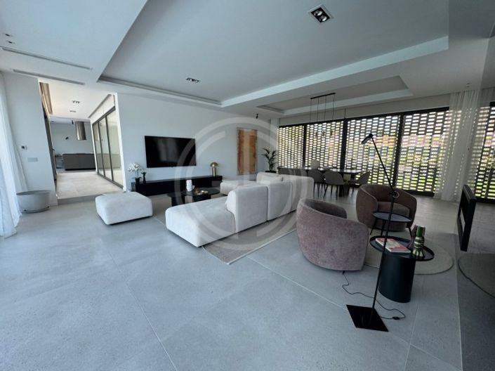 Image No.3-5 Bed House for sale