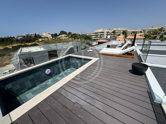 Image No.30-5 Bed House for sale