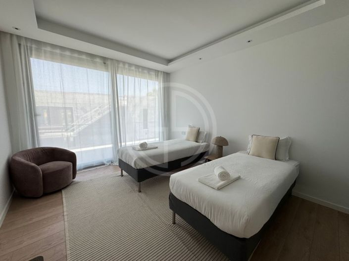 Image No.7-5 Bed House for sale