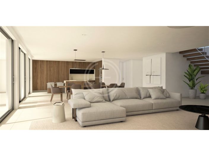 Image No.8-5 Bed House for sale