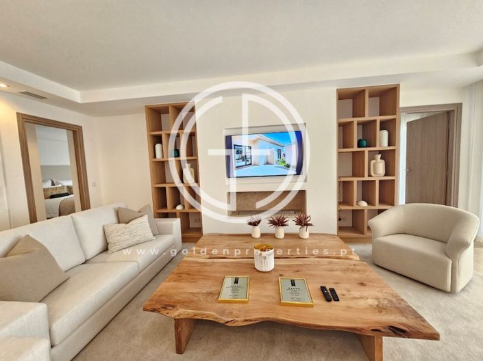 Image No.1-5 Bed House for sale