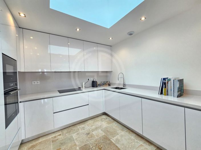 Image No.10-5 Bed House for sale