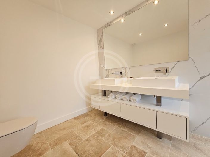 Image No.12-5 Bed House for sale