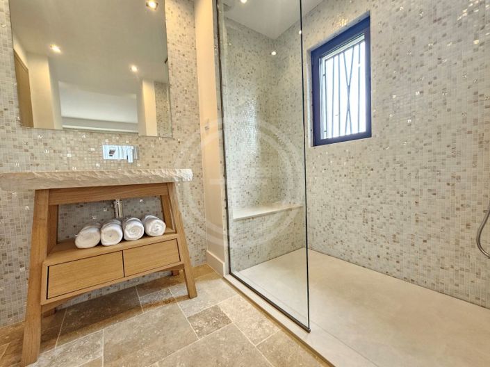 Image No.16-5 Bed House for sale