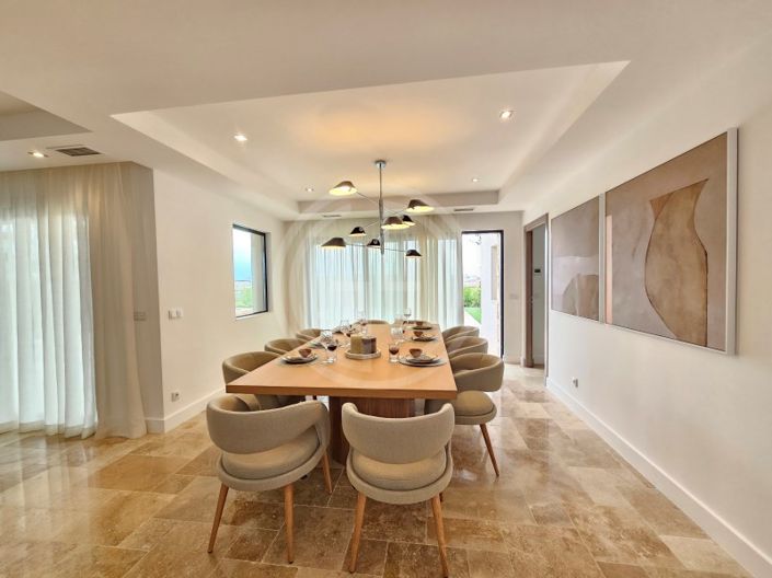 Image No.3-4 Bed House for sale