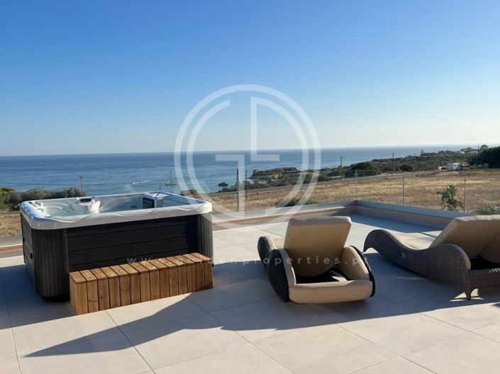 Image No.1-6 Bed House for sale