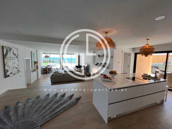 Image No.9-6 Bed House for sale