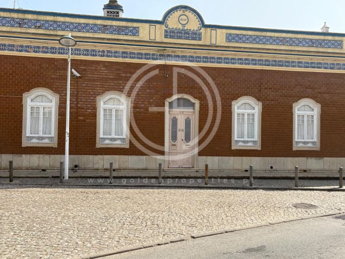 Image No.1-4 Bed House for sale