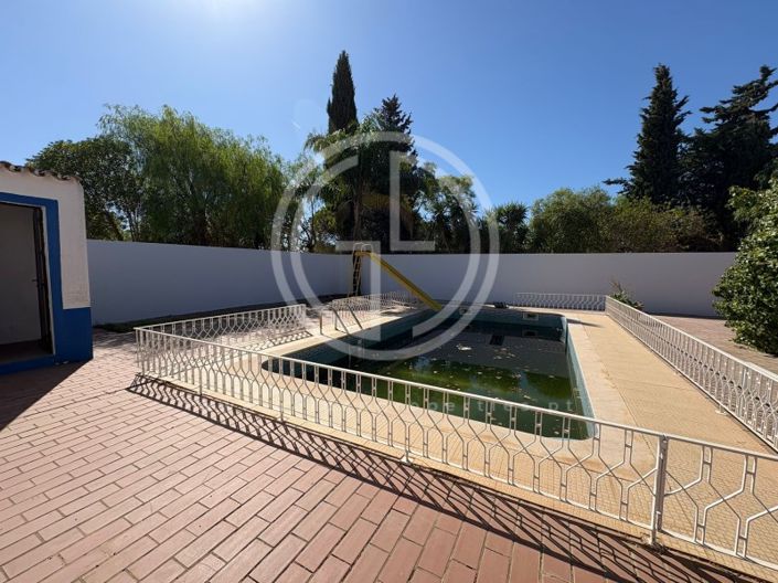 Image No.1-4 Bed House for sale