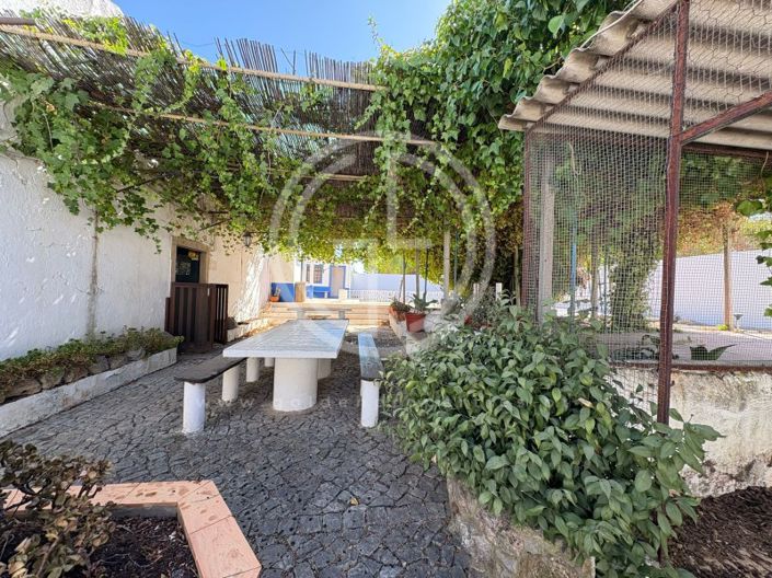 Image No.2-4 Bed House for sale