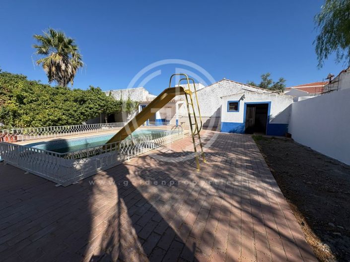 Image No.3-4 Bed House for sale