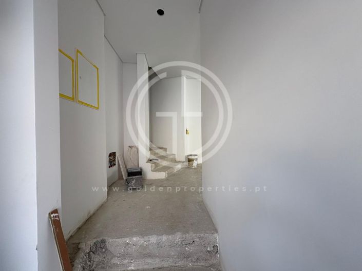 Image No.10-3 Bed House for sale