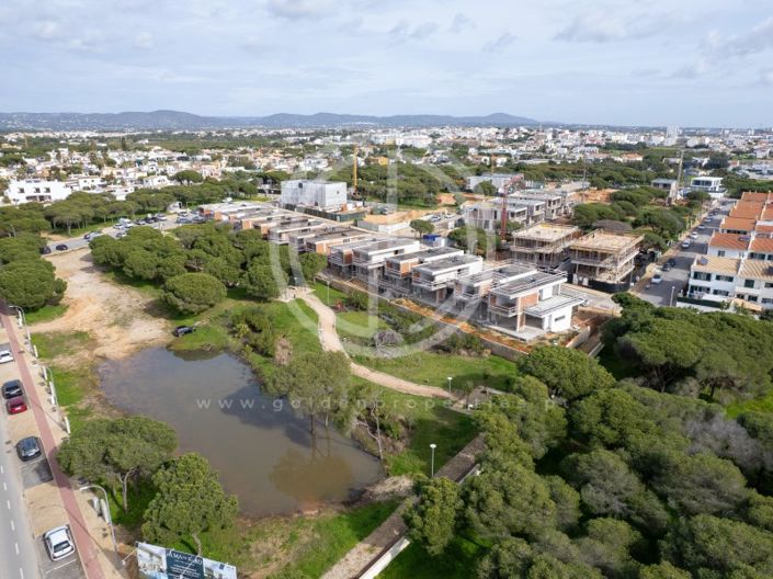 Image No.21-5 Bed House for sale