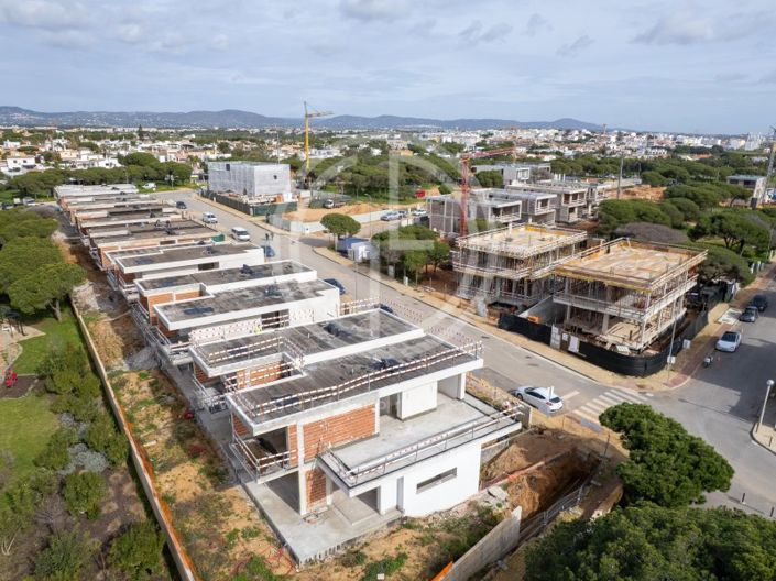 Image No.22-5 Bed House for sale