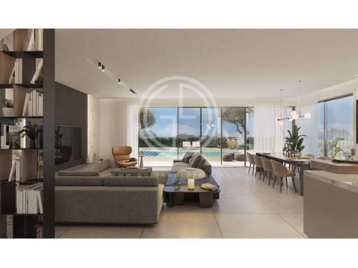 Image No.8-5 Bed House for sale