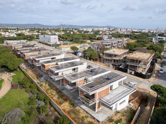 Image No.4-4 Bed House for sale