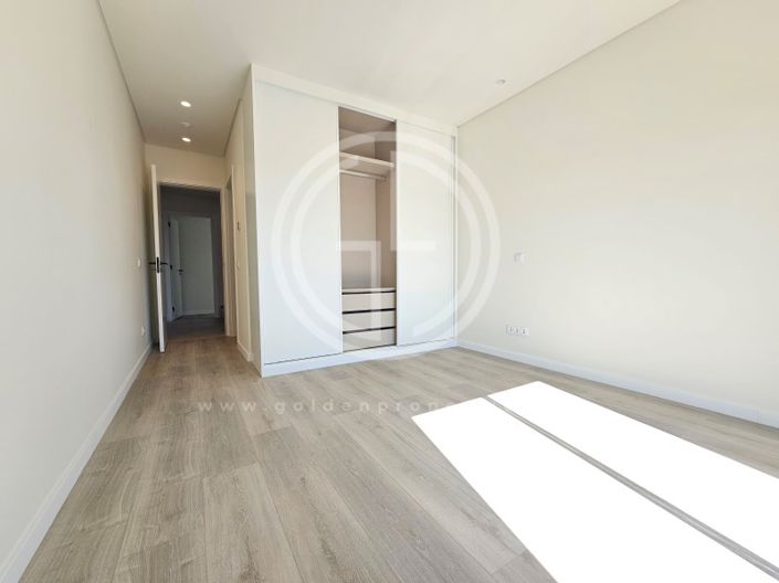 Image No.14-4 Bed House for sale