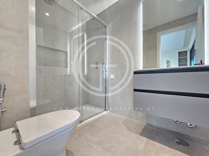 Image No.15-4 Bed House for sale