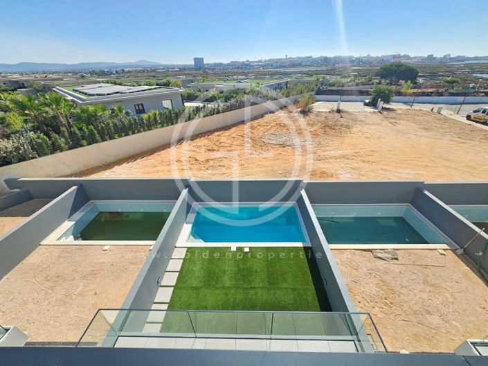 Image No.22-4 Bed House for sale