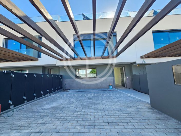 Image No.23-4 Bed House for sale