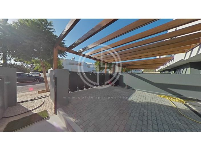 Image No.38-4 Bed House for sale