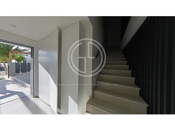 Image No.41-4 Bed House for sale