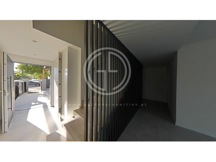 Image No.44-4 Bed House for sale