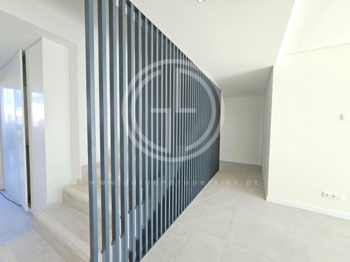 Image No.5-4 Bed House for sale