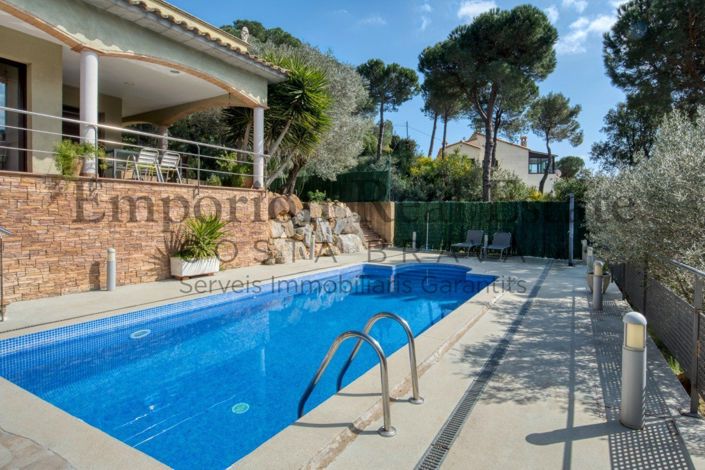 Image No.1-4 Bed Villa for sale
