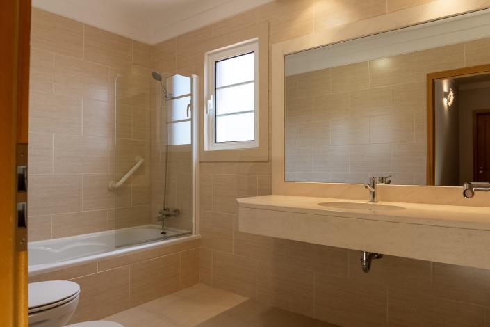 Image No.30-3 Bed Townhouse for sale