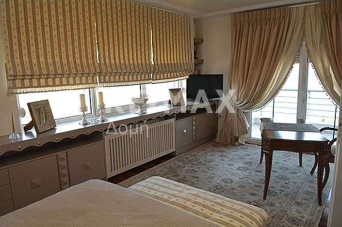 Image No.10-4 Bed Property for sale