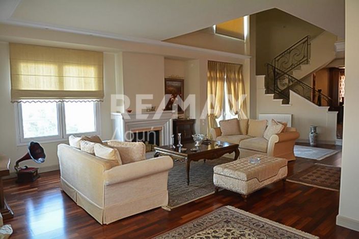 Image No.7-4 Bed Property for sale