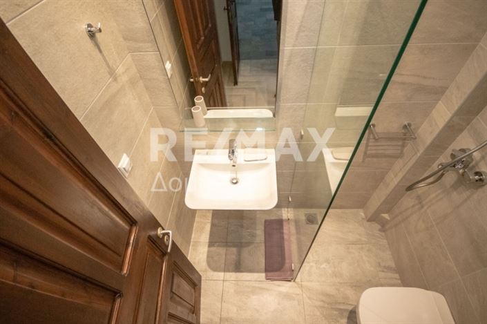 Image No.19-16 Bed Property for sale