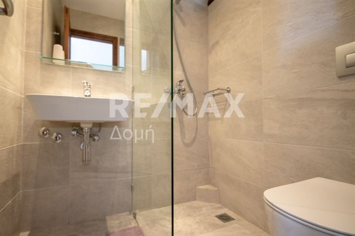 Image No.24-16 Bed Property for sale